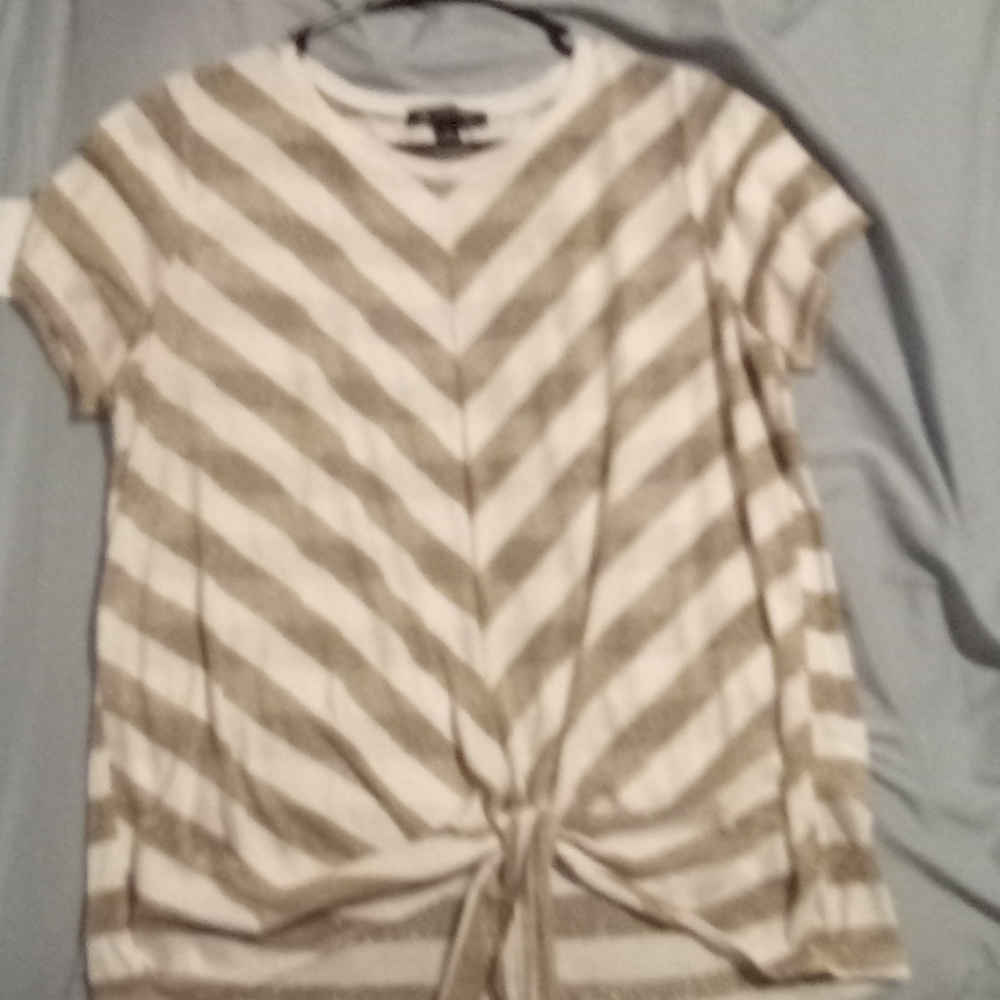 🐬Gold and White shirt
